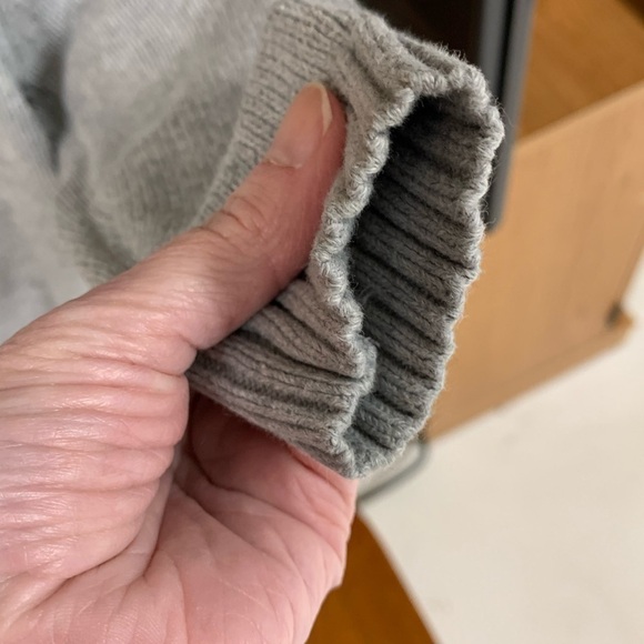 Tommy Hilfiger pullover sweater sm tear decorative elbow patch see pic 9 size2T - Picture 6 of 9